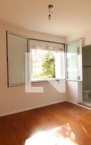 Casa à venda com 215m², 4 quartos e 1 vagaSuíte