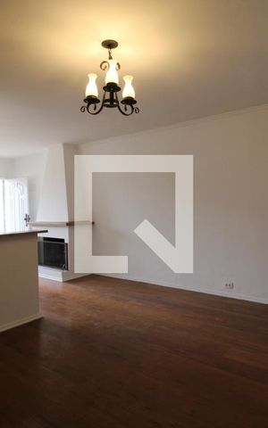 Casa à venda com 215m², 4 quartos e 1 vagaSala
