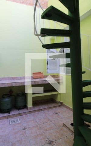 Casa à venda com 215m², 4 quartos e 1 vagaÁrea de serviço