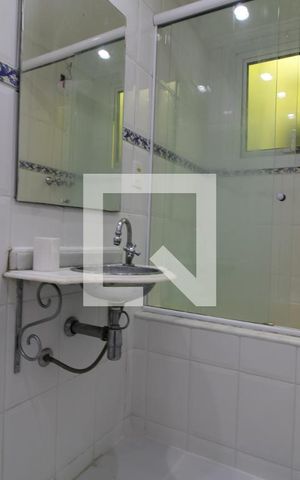 Casa à venda com 215m², 4 quartos e 1 vagaBanheiro da suíte
