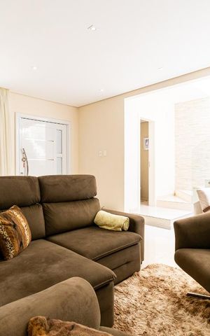 Casa à venda com 190m², 4 quartos e 2 vagasSala
