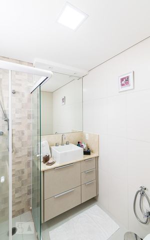 Casa à venda com 190m², 4 quartos e 2 vagasBanheiro da Suíte