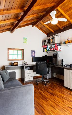 Casa à venda com 190m², 4 quartos e 2 vagasSótão