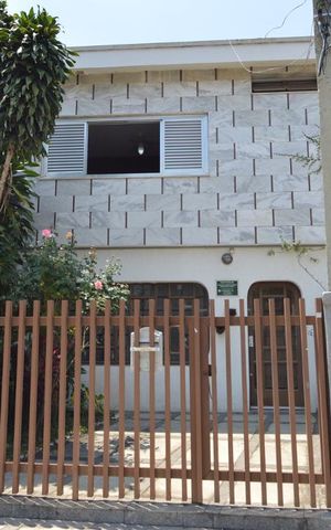 Casa à venda com 193m², 3 quartos e 3 vagasFachada