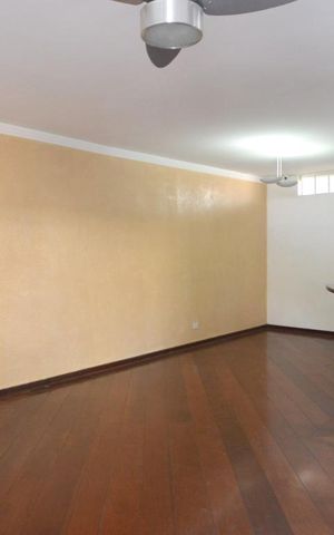 Casa à venda com 193m², 3 quartos e 3 vagasSala