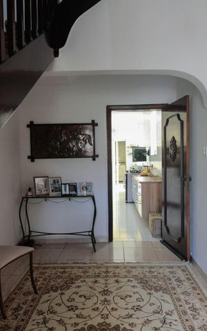 Casa à venda com 266m², 5 quartos e 1 vaga Casa à venda com 266m², 5 quartos e 1 vagaHall de entrada