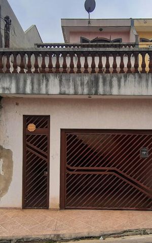 Casa para alugar com 125m², 2 quartos e 2 vagasFachada