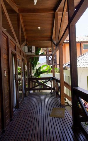 Casa de condomínio à venda com 1000m², 3 quartos e 2 vagas Casa de condomínio à venda com 1000m², 3 quartos e 2 vagasVaranda