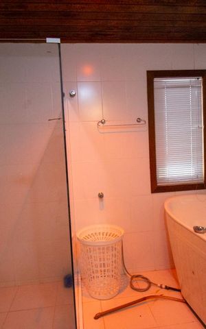Casa de condomínio à venda com 1000m², 3 quartos e 2 vagas Casa de condomínio à venda com 1000m², 3 quartos e 2 vagasBanheiro