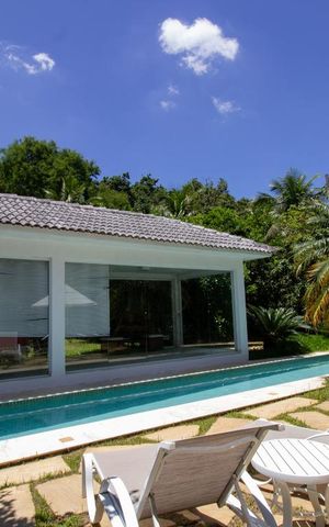Casa de condomínio à venda com 1000m², 3 quartos e 2 vagas Casa de condomínio à venda com 1000m², 3 quartos e 2 vagasQuintal