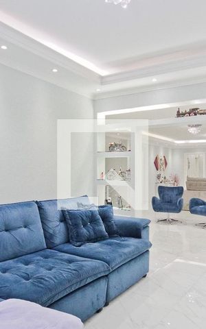 Casa à venda com 600m², 5 quartos e 4 vagas Casa à venda com 600m², 5 quartos e 4 vagasSala lareira