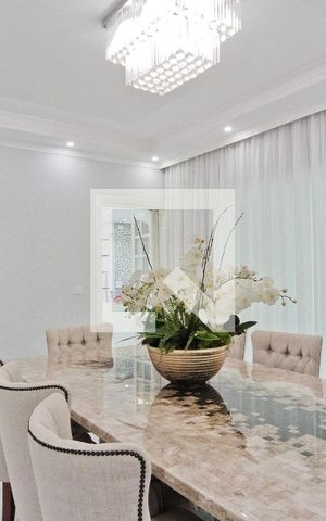 Casa à venda com 600m², 5 quartos e 4 vagas Casa à venda com 600m², 5 quartos e 4 vagasSala de Jantar