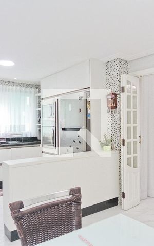 Casa à venda com 600m², 5 quartos e 4 vagas Casa à venda com 600m², 5 quartos e 4 vagasCozinha