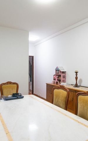 Casa à venda com 299m², 2 quartos e 2 vagas Casa à venda com 299m², 2 quartos e 2 vagasSala de Jantar