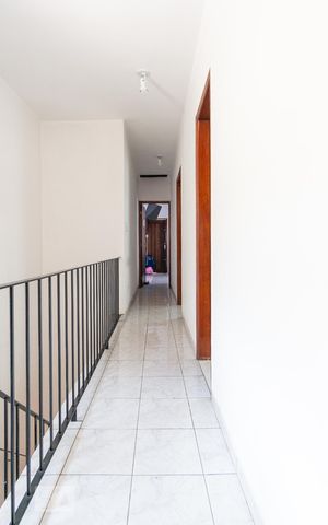 Casa à venda com 299m², 2 quartos e 2 vagas Casa à venda com 299m², 2 quartos e 2 vagasCorredor