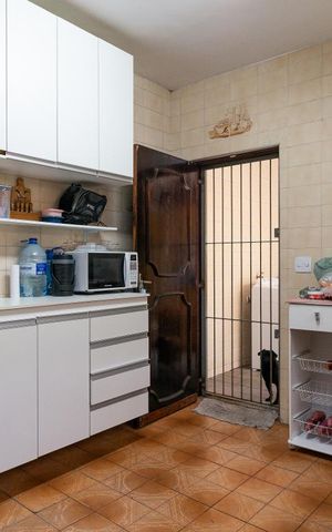 Casa à venda com 299m², 2 quartos e 2 vagas Casa à venda com 299m², 2 quartos e 2 vagasCozinha