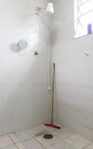 Casa à venda com 299m², 2 quartos e 2 vagas Casa à venda com 299m², 2 quartos e 2 vagasBanheiro da Suíte