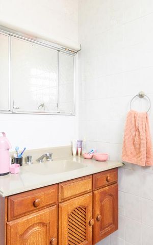 Casa à venda com 299m², 2 quartos e 2 vagas Casa à venda com 299m², 2 quartos e 2 vagasBanheiro