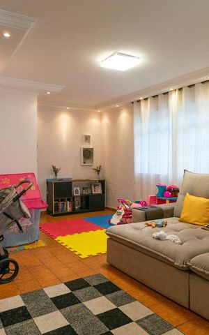 Casa à venda com 299m², 2 quartos e 2 vagas Casa à venda com 299m², 2 quartos e 2 vagasSala