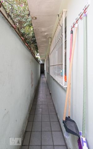 Casa à venda com 299m², 2 quartos e 2 vagas Casa à venda com 299m², 2 quartos e 2 vagasCorredor