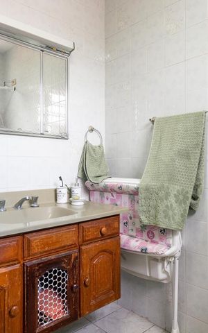 Casa à venda com 299m², 2 quartos e 2 vagas Casa à venda com 299m², 2 quartos e 2 vagasBanheiro da Suíte