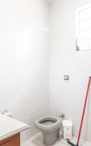 Casa à venda com 299m², 2 quartos e 2 vagas Casa à venda com 299m², 2 quartos e 2 vagasBanheiro