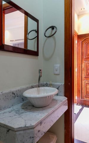 Casa para alugar com 250m², 4 quartos e 3 vagas Casa para alugar com 250m², 4 quartos e 3 vagasLavabo