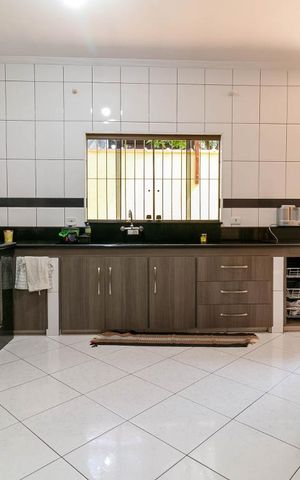 Casa para alugar com 250m², 4 quartos e 3 vagas Casa para alugar com 250m², 4 quartos e 3 vagasCozinha
