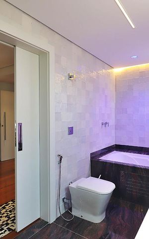 Apartamento à venda com 227m², 3 quartos e 4 vagasBanheiro da Suíte 1