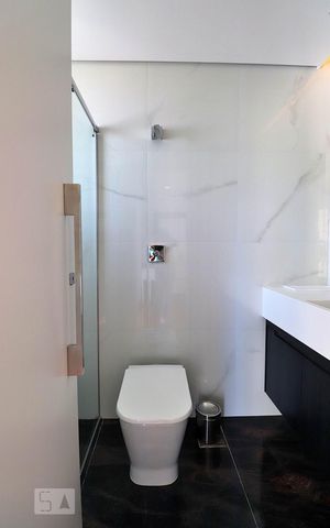Apartamento à venda com 227m², 3 quartos e 4 vagasBanheiro da Suíte 2