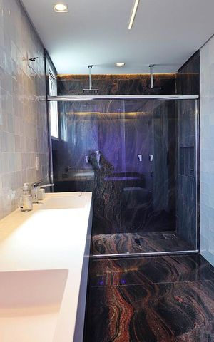 Apartamento à venda com 227m², 3 quartos e 4 vagasBanheiro da Suíte 1