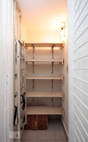 Apartamento à venda com 57m², 2 quartos e sem vagaArmário