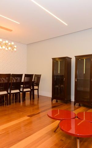Casa à venda com 411m², 5 quartos e 8 vagas Casa à venda com 411m², 5 quartos e 8 vagasSala de Jantar