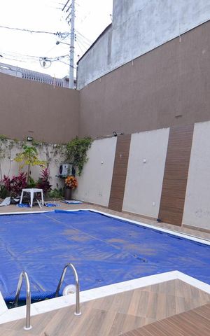 Casa à venda com 411m², 5 quartos e 8 vagas Casa à venda com 411m², 5 quartos e 8 vagasPiscina