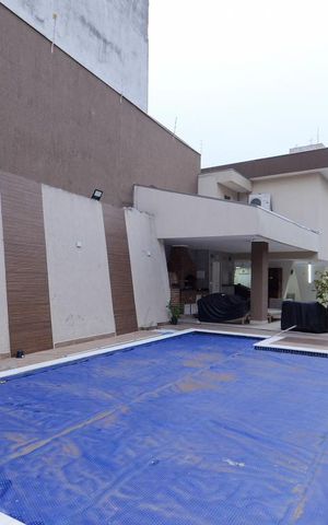 Casa à venda com 411m², 5 quartos e 8 vagas Casa à venda com 411m², 5 quartos e 8 vagasPiscina