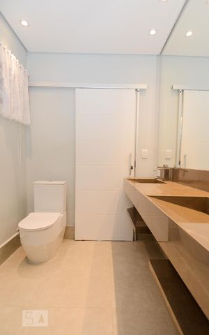 Casa à venda com 411m², 5 quartos e 8 vagas Casa à venda com 411m², 5 quartos e 8 vagasBanheiro da Suíte 3