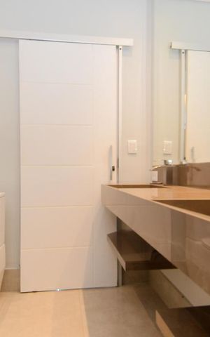 Casa à venda com 411m², 5 quartos e 8 vagas Casa à venda com 411m², 5 quartos e 8 vagasBanheiro da Suíte 3