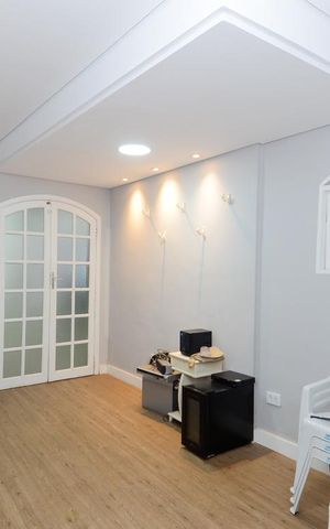 Casa à venda com 411m², 5 quartos e 8 vagas Casa à venda com 411m², 5 quartos e 8 vagasQuarto de Serviço