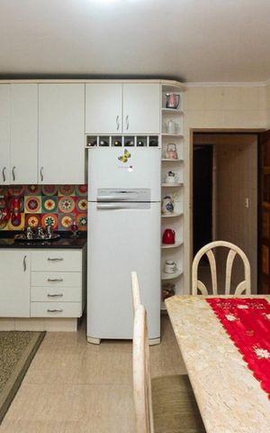 Casa à venda com 230m², 3 quartos e 3 vagas Casa à venda com 230m², 3 quartos e 3 vagasCozinha