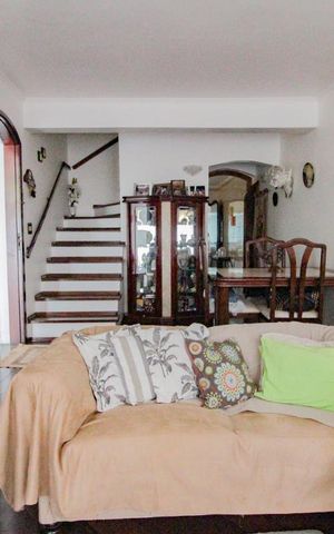 Casa à venda com 150m², 3 quartos e 3 vagassala