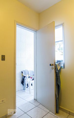 Casa à venda com 330m², 3 quartos e 2 vagas Casa à venda com 330m², 3 quartos e 2 vagasQuarto de serviço
