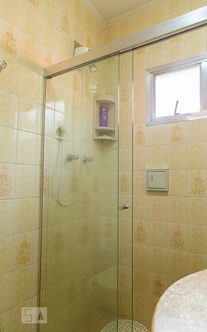 Casa à venda com 330m², 3 quartos e 2 vagas Casa à venda com 330m², 3 quartos e 2 vagasBanheiro social