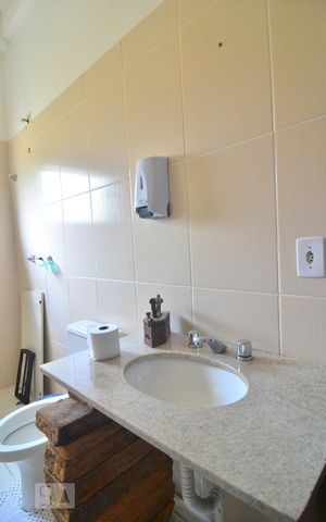 Casa à venda com 119m², 3 quartos e 3 vagasBanheiro social