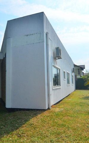 Casa à venda com 119m², 3 quartos e 3 vagasPátio