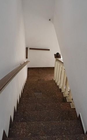 Casa à venda com 154m², 3 quartos e 4 vagasEscada