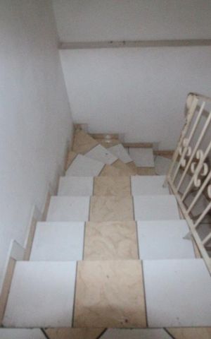 Casa à venda com 104m², 3 quartos e 2 vagasescada acesso sala