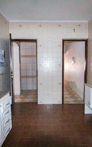 Casa à venda com 104m², 3 quartos e 2 vagascozinha