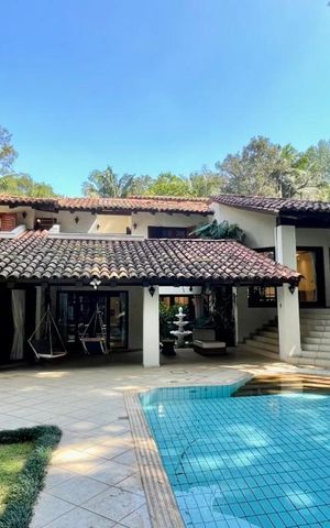 Casa à venda com 950m², 4 quartos e 6 vagas Casa à venda com 950m², 4 quartos e 6 vagasÁrea Externa