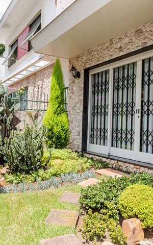 Casa à venda com 325m², 3 quartos e 2 vagas Casa à venda com 325m², 3 quartos e 2 vagasJardim