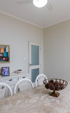 Casa à venda com 325m², 3 quartos e 2 vagas Casa à venda com 325m², 3 quartos e 2 vagasSala de Jantar